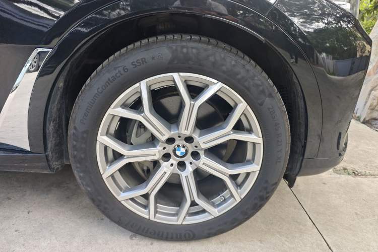 Used BMW X7 2019 xDrive40i Luxury Package with Leading Features Right Front Wheel Hub