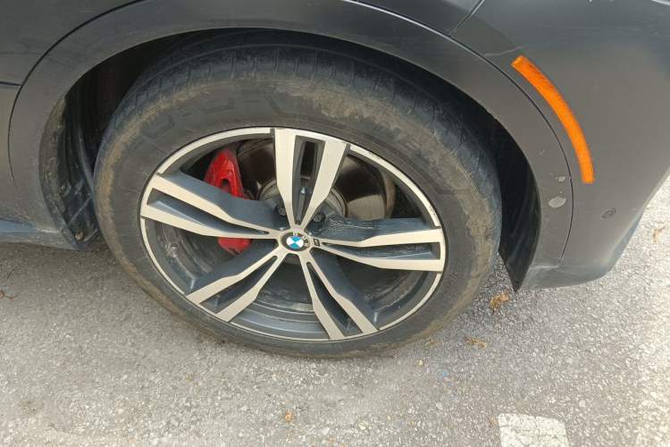 Used BMW X7  Right Front Wheel Hub
