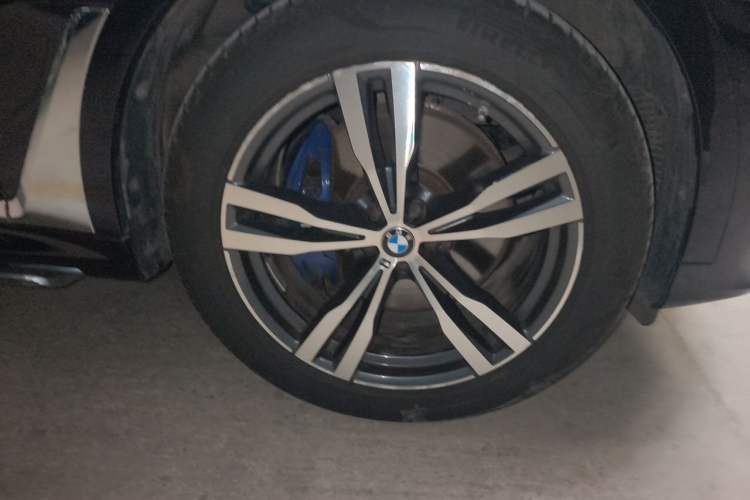 Used BMW X7 2019 xDrive40i Luxury M Sport Package Right Front Wheel Hub