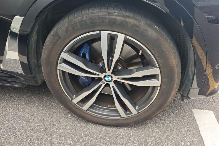 Used BMW X7 2019 xDrive40i Luxury M Sport Package Right Front Wheel Hub