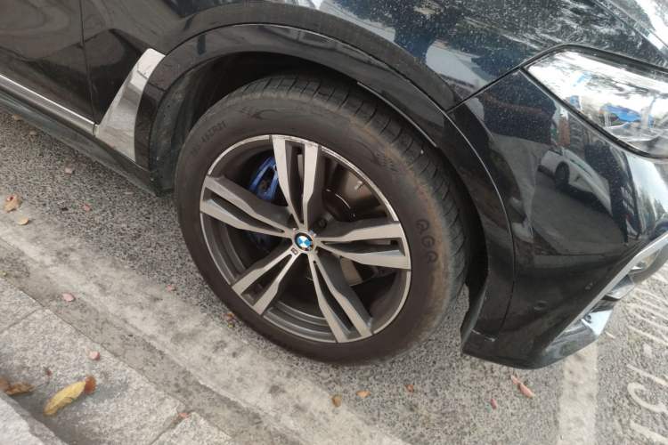 Used BMW X7 2019 xDrive40i Luxury M Sport Package Right Front Wheel Hub