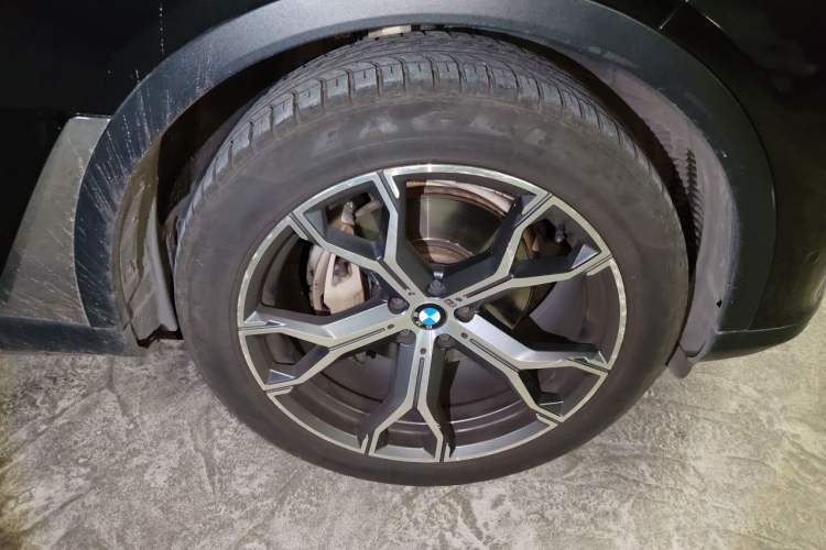 Used BMW X7  Right Front Wheel Hub
