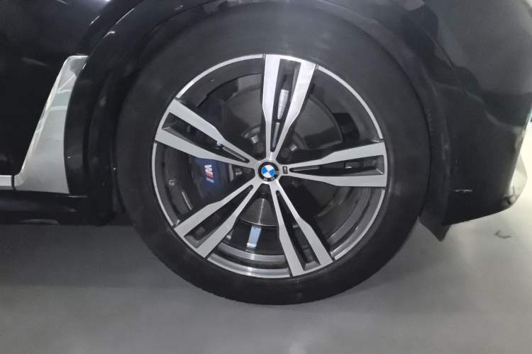 Used BMW X7 2019 xDrive40i Luxury M Sport Package Right Front Wheel Hub