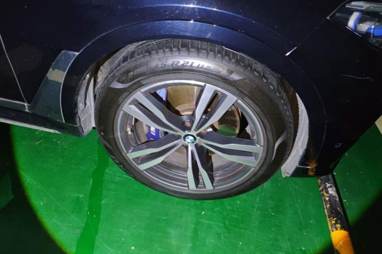Used BMW X7 2019 xDrive40i Luxury M Sport Package Right Front Wheel Hub
