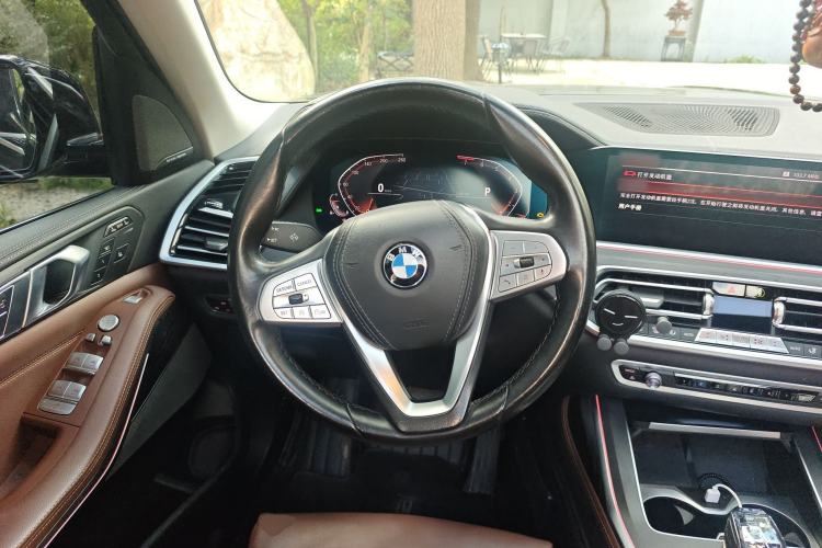 Used BMW X7 2019 xDrive40i Luxury Package with Leading Features Steering Wheel