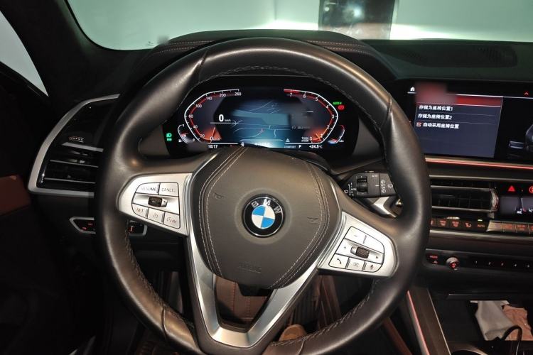 Used BMW X7 2019 xDrive40i Luxury Package with Leading Features Steering Wheel