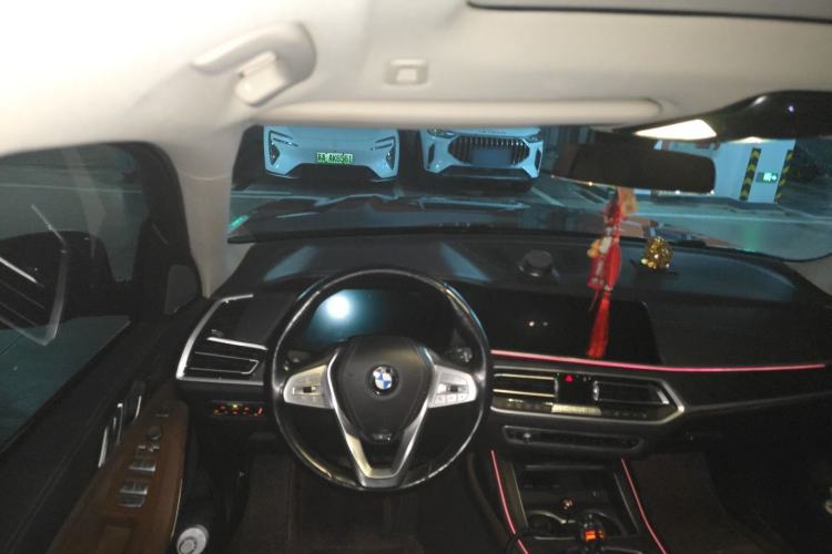 Used BMW X7 2019 xDrive40i Luxury Package with Leading Features Steering Wheel