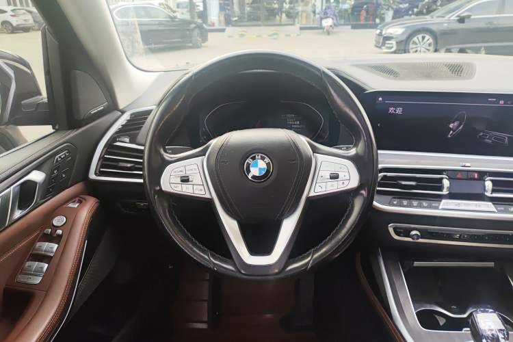 Used BMW X7 2019 xDrive40i Luxury Package with Leading Features Steering Wheel