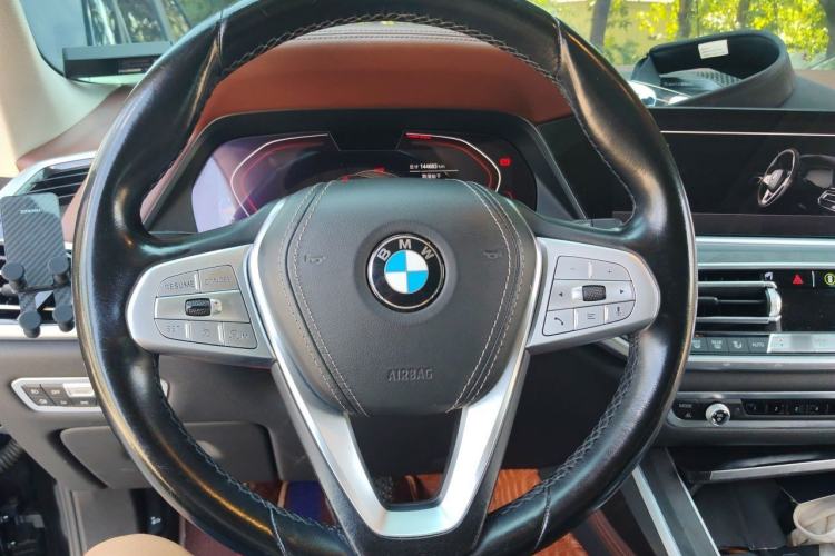 Used BMW X7 2019 xDrive40i Luxury Package with Leading Features Steering Wheel