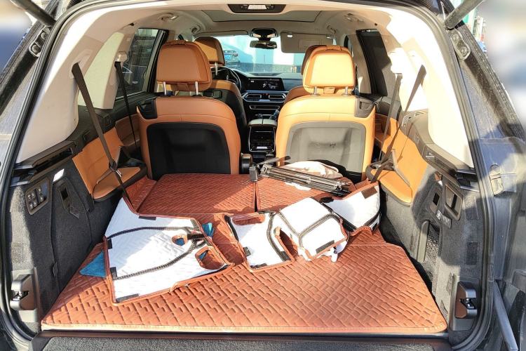Used BMW X7  Trunk