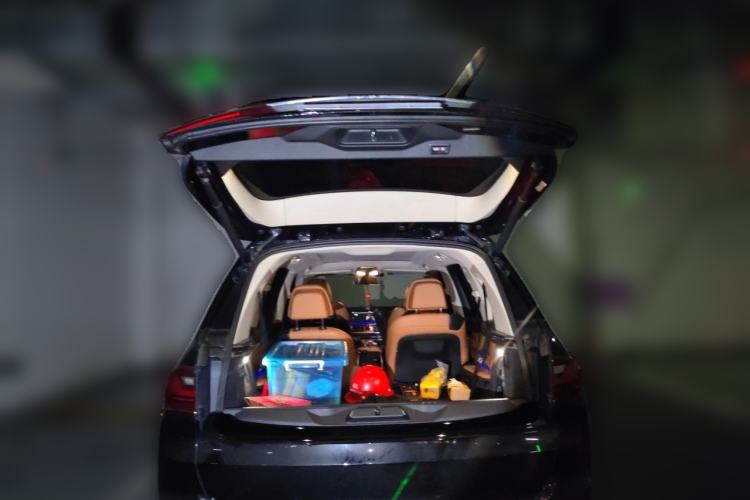 Used BMW X7  Trunk