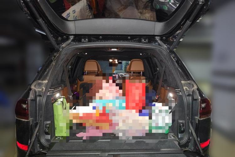 Used BMW X7  Trunk