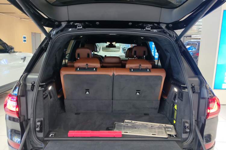 Used BMW X7 2019 xDrive40i Luxury M Sport Package Trunk