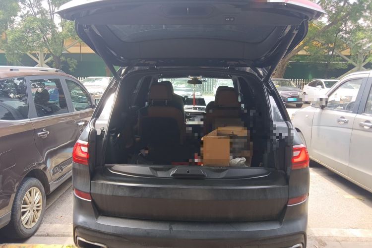 Used BMW X7  Trunk