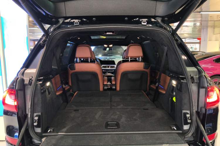 Used BMW X7 2019 xDrive40i Executive Model M Sport Package Trunk