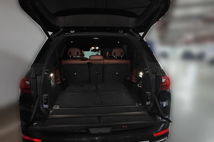 Used BMW X7 2019 xDrive40i Luxury Package with Leading Features Trunk