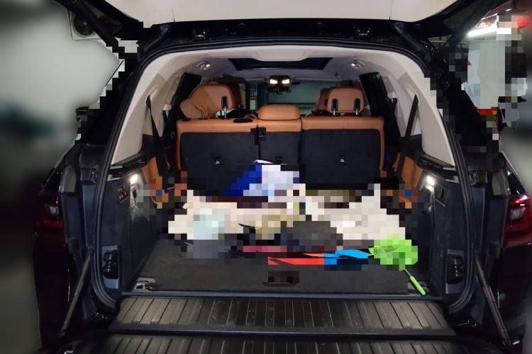 Used BMW X7  Trunk