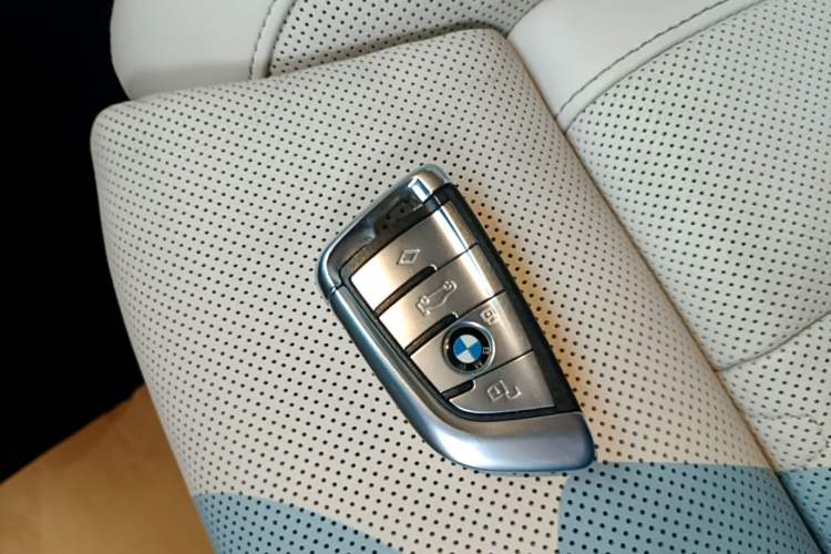Used BMW X7 2019 xDrive40i Executive Model M Sport Package Vehicle Key