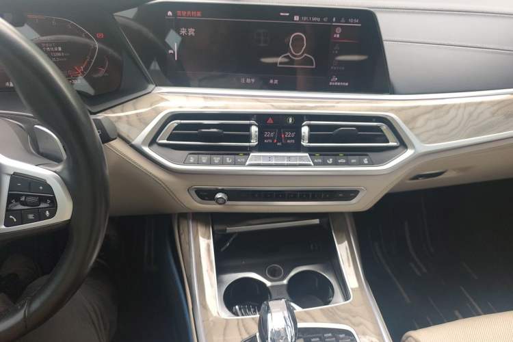 Used BMW X7 2019 xDrive40i Executive Model M Sport Package Audio And AC Panel