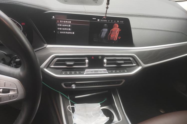 Used BMW X7 2019 xDrive40i Luxury Package with Leading Features Audio And AC Panel