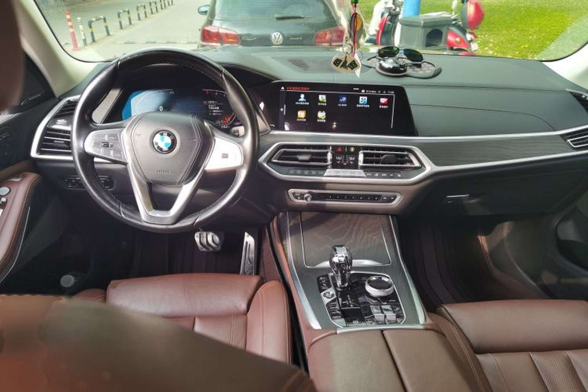 Used BMW X7 2019 xDrive40i Luxury Package with Leading Features Center Console