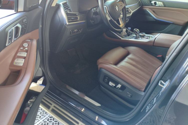 Used BMW X7 2019 xDrive40i Luxury Package with Leading Features Driver Seat