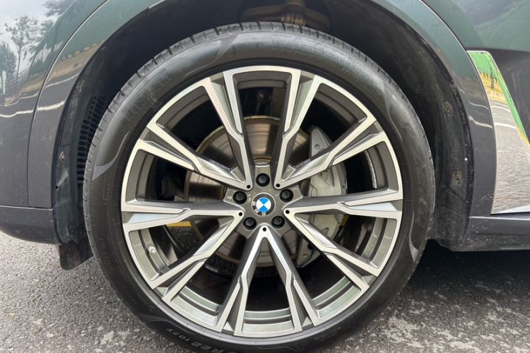 Used BMW X7 2019 xDrive40i Luxury Package with Leading Features Exterior 2