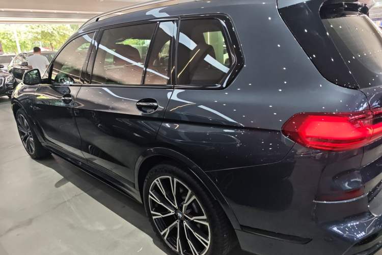 Used BMW X7 2019 xDrive40i Executive Model M Sport Package Exterior 5