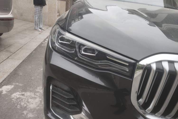 Used BMW X7 2019 xDrive40i Luxury Package with Leading Features Exterior 6