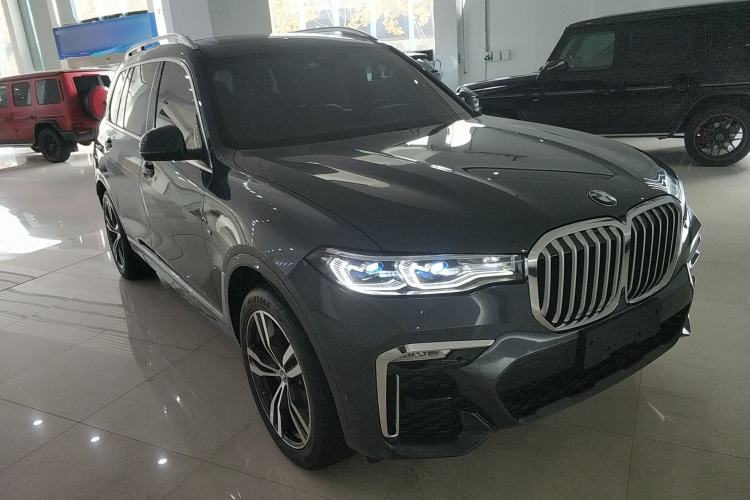 Used BMW X7 2019 xDrive40i Luxury M Sport Package Front Right 45 Deg