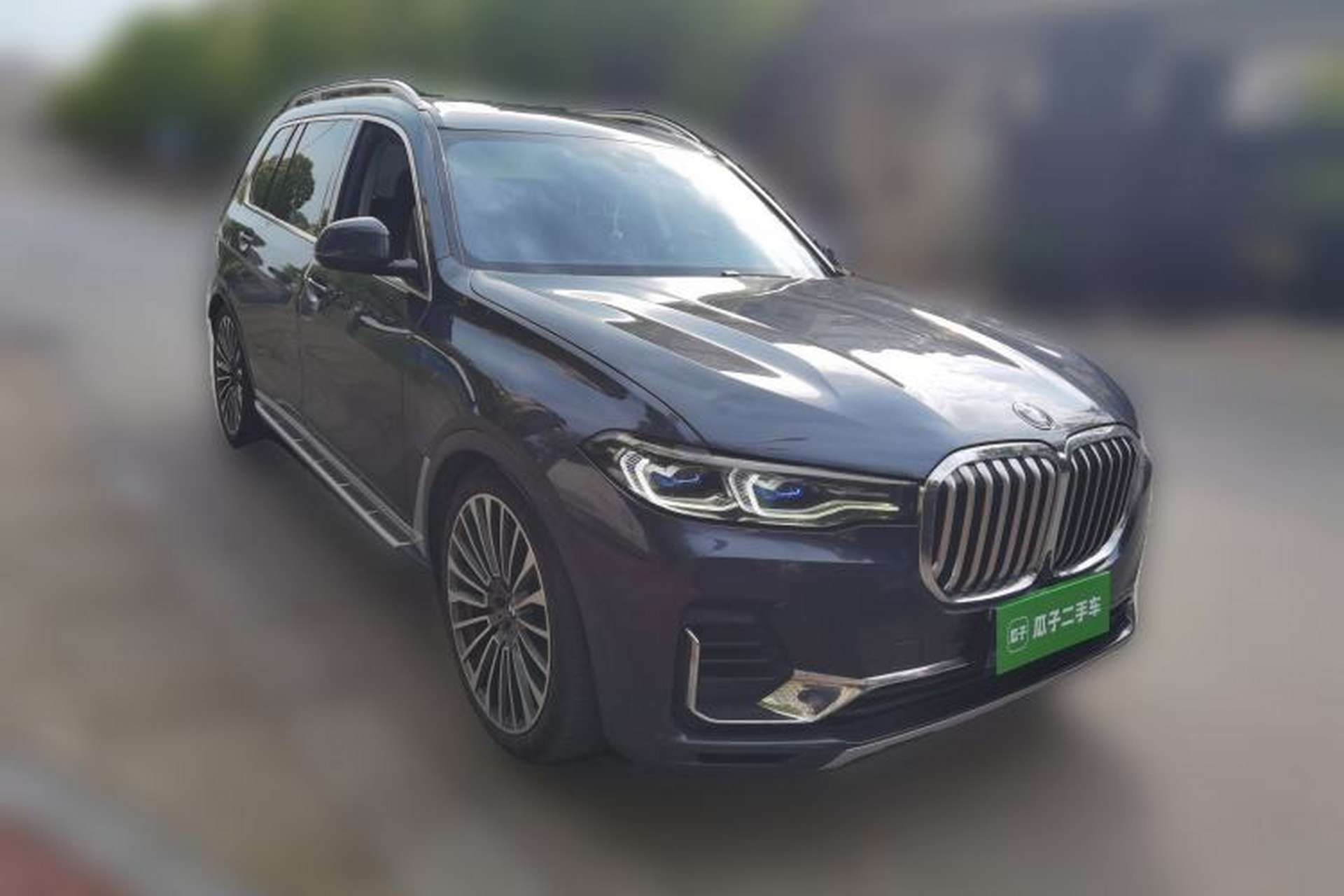 Used BMW X7 2019 xDrive40i Luxury Package with Leading Features Front Right 45 Deg