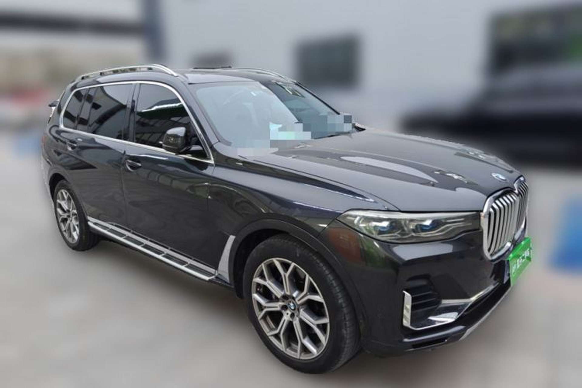 Used BMW X7 2019 xDrive40i Luxury Package with Leading Features Front Right 45 Deg