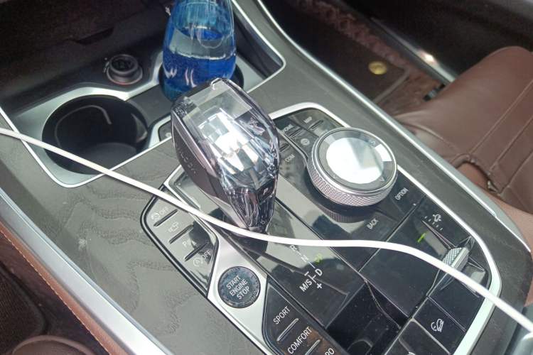 Used BMW X7 2019 xDrive40i Luxury Package with Leading Features Gear Lever