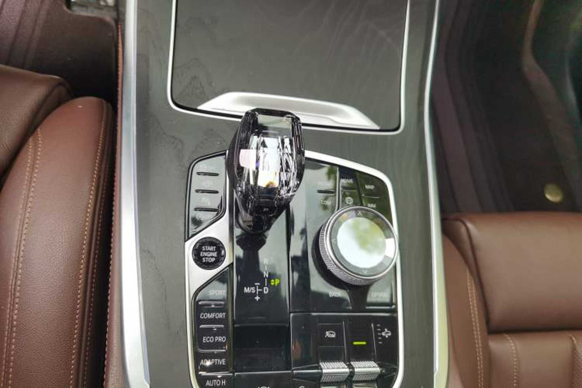 Used BMW X7 2019 xDrive40i Luxury Package with Leading Features Gear Lever