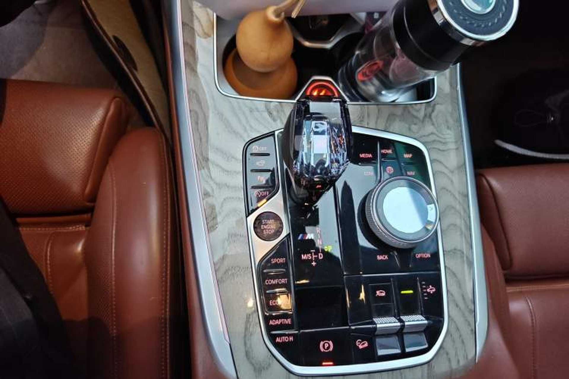 Used BMW X7 2019 xDrive40i Luxury Package with Leading Features Gear Lever