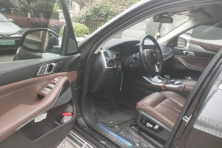 Used BMW X7 2019 xDrive40i Luxury Package with Leading Features Interior 3