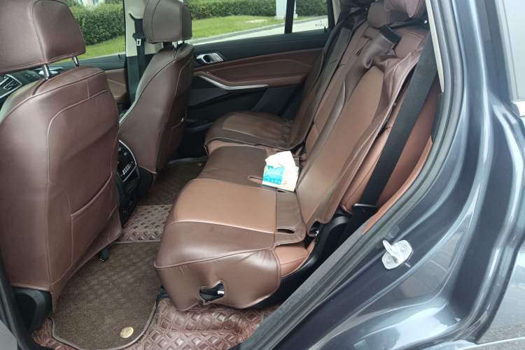 Used BMW X7 2019 xDrive40i Luxury Package with Leading Features Interior 4