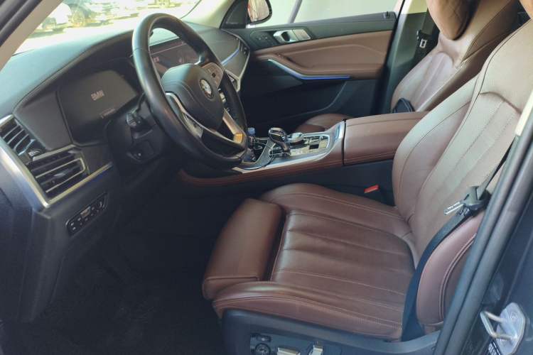 Used BMW X7 2019 xDrive40i Luxury Package with Leading Features Left Front Seat
