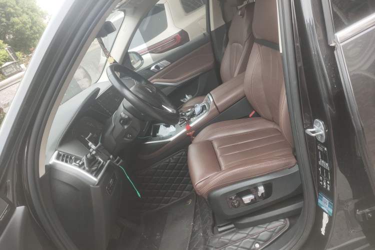 Used BMW X7 2019 xDrive40i Luxury Package with Leading Features Left Front Seat