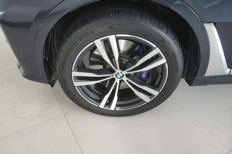 Used BMW X7 2019 xDrive40i Luxury M Sport Package Left Front Wheel Hub