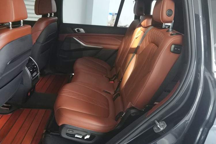 Used BMW X7 2019 xDrive40i Luxury M Sport Package Left Rear Seat