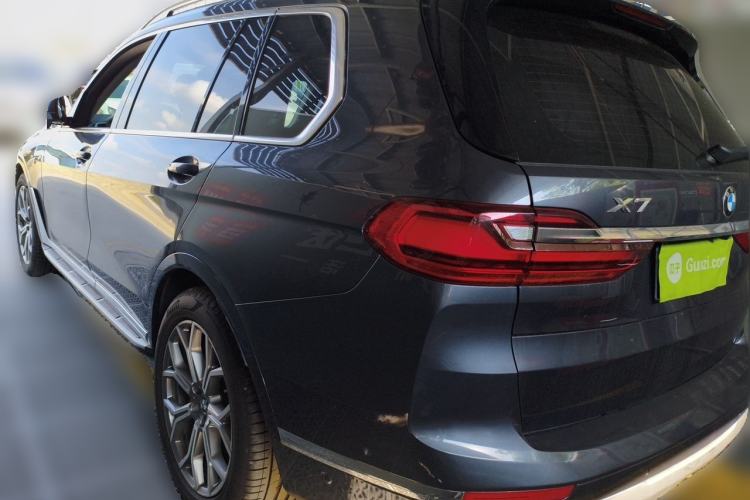 Used BMW X7 2019 xDrive40i Luxury Package with Leading Features Rear Left 45 Deg