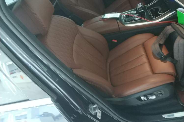 Used BMW X7 2019 xDrive40i Luxury M Sport Package Right Front Seat