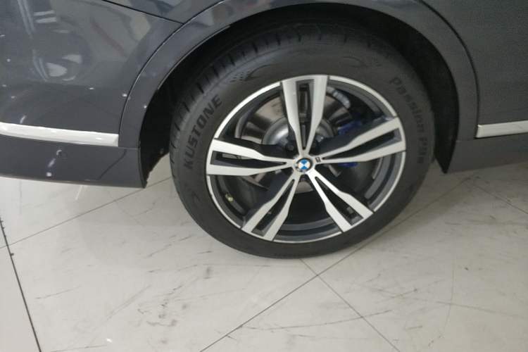 Used BMW X7 2019 xDrive40i Luxury M Sport Package Right Rear Wheel Hub