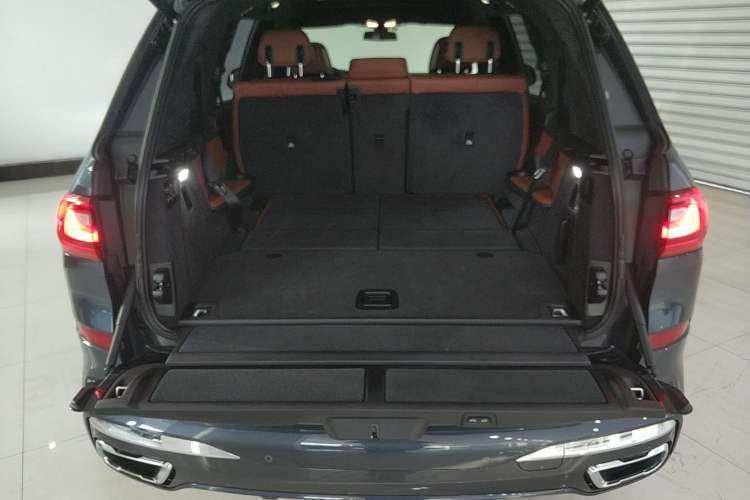 Used BMW X7 2019 xDrive40i Luxury M Sport Package Trunk