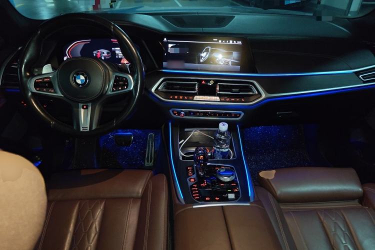 Used BMW X7 2019 xDrive40i Luxury Package with Leading Features Center Console