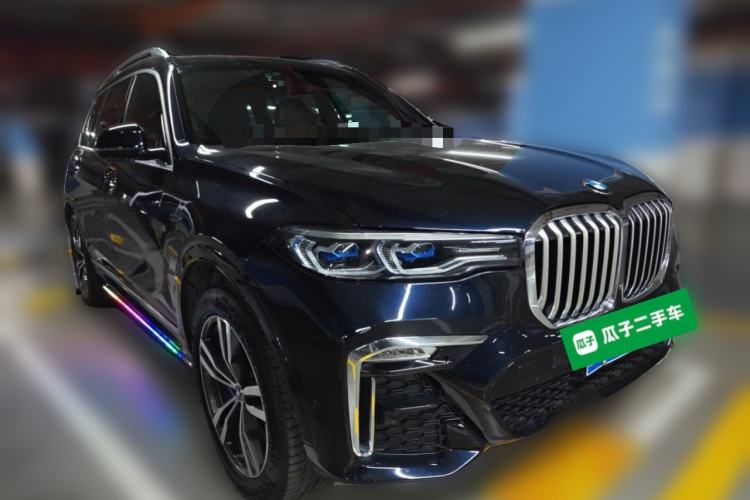 Used BMW X7 2019 xDrive40i Luxury Package with Leading Features Front Right 45 Deg