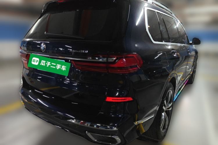 Used BMW X7 2019 xDrive40i Luxury Package with Leading Features Rear Right 45 Deg