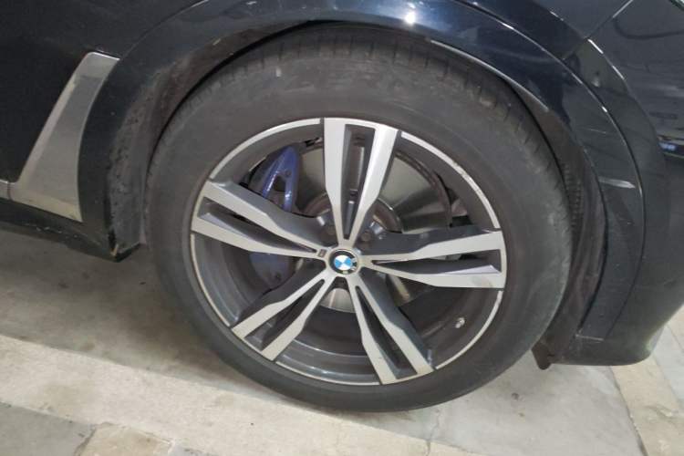 Used BMW X7 2019 xDrive40i Luxury M Sport Package Right Front Wheel Hub