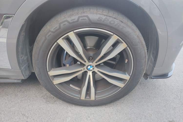Used BMW X7 2019 xDrive40i Luxury M Sport Package Right Front Wheel Hub